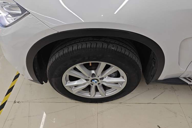Used BMW X5 2015 xDrive28i Left Front Wheel Hub