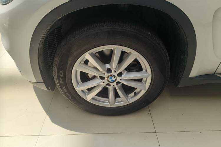 Used BMW X5 2015 xDrive28i Left Front Wheel Hub
