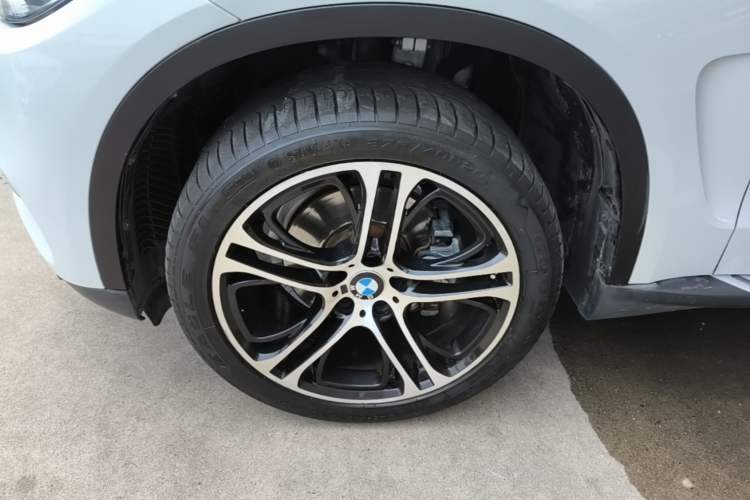Used BMW X5 2015 xDrive35i U.S. specification Left Front Wheel Hub