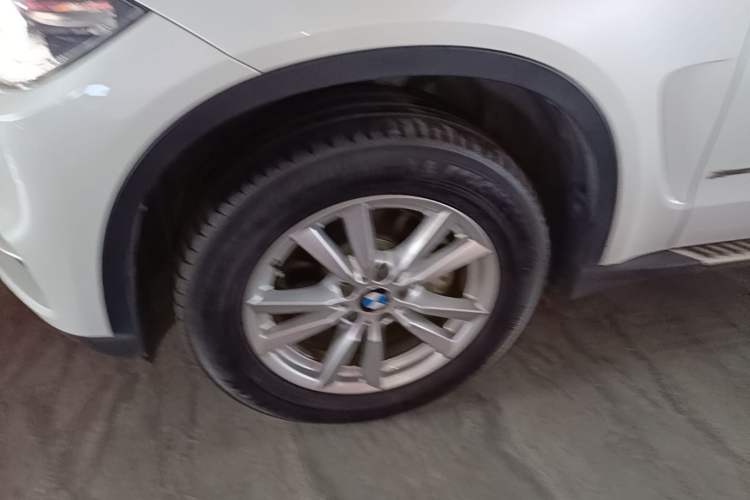 Used BMW X5 2015 xDrive28i Left Front Wheel Hub