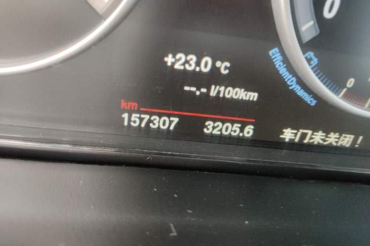 Used BMW X5 2015 xDrive28i Odometer Close Up