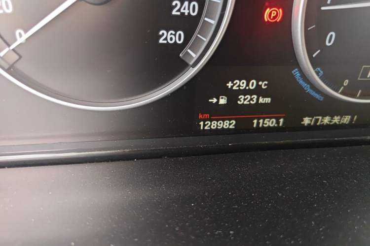 Used BMW X5 2015 xDrive28i Odometer Close Up
