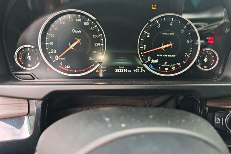 Used BMW X5 2015 xDrive35i U.S. specification Odometer Close Up