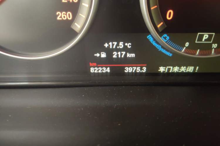 Used BMW X5 2015 xDrive28i Odometer Close Up