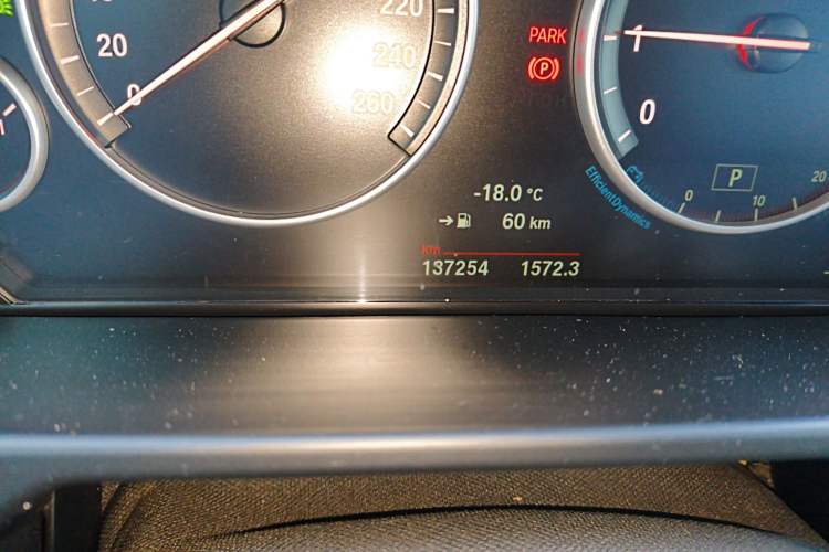 Used BMW X5 2015 xDrive28i Odometer Close Up