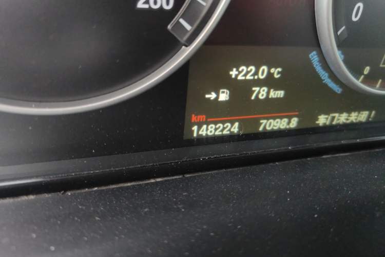 Used BMW X5 2015 xDrive28i Odometer Close Up
