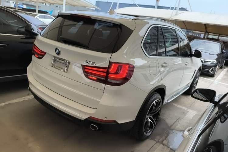 Used BMW X5 2015 xDrive35i U.S. specification Rear Right 45 Deg