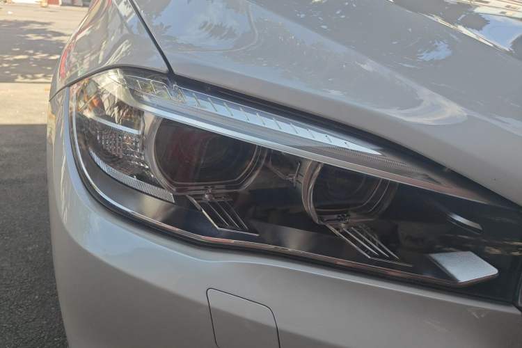 Used BMW X5 2015 xDrive28i Right Front Headlight