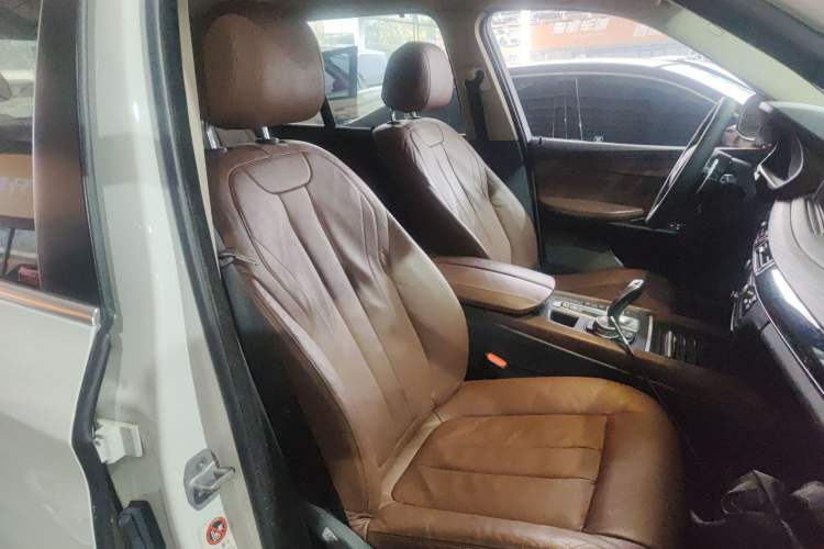 Used BMW X5 2015 xDrive35i Middle East version Right Front Seat