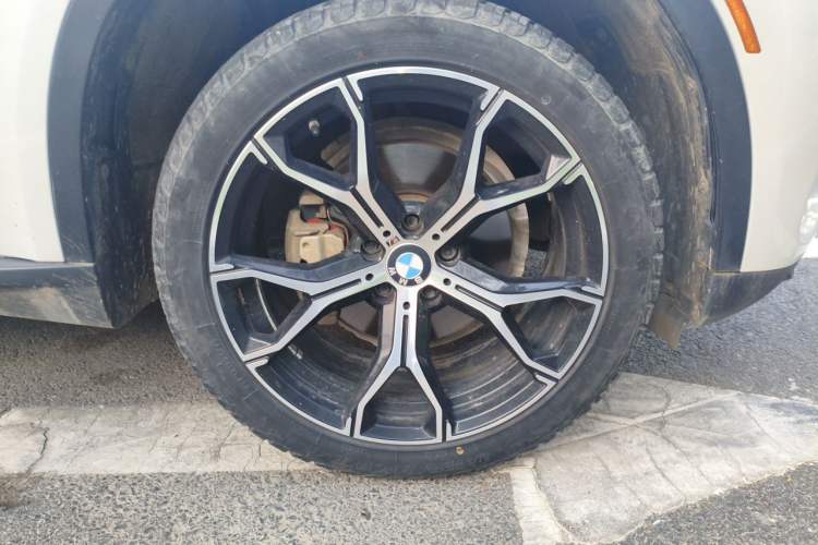 Used BMW X5  Right Front Wheel Hub