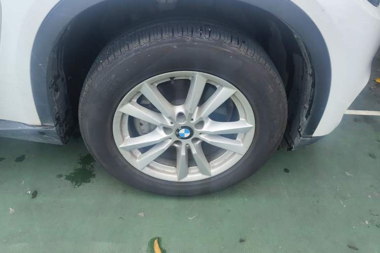Used BMW X5 2015 xDrive28i Right Front Wheel Hub