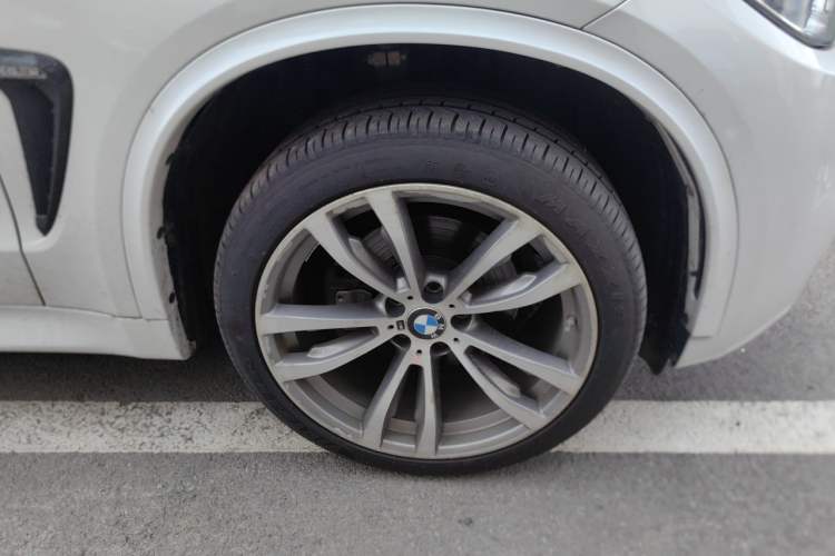 Used BMW X5  Right Front Wheel Hub