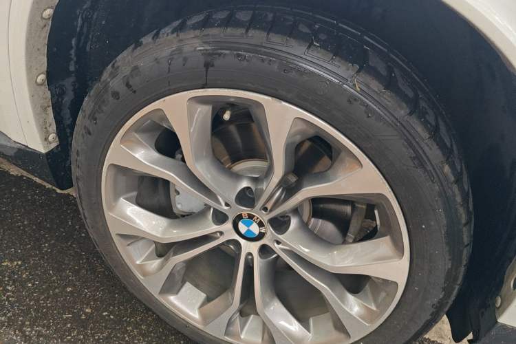 Used BMW X5  Right Front Wheel Hub