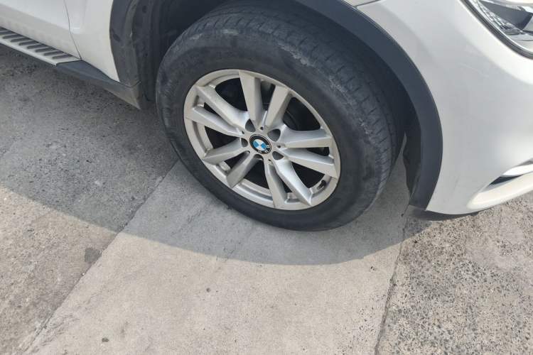 Used BMW X5 2015 xDrive28i Right Front Wheel Hub