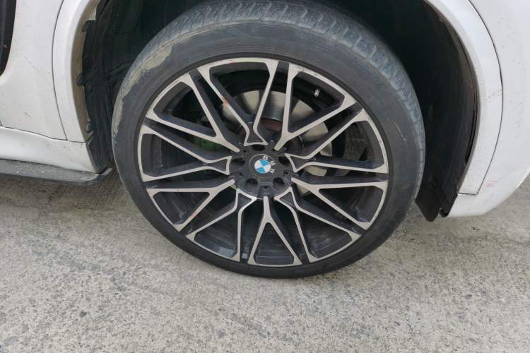 Used BMW X5 2015 xDrive28i Right Front Wheel Hub
