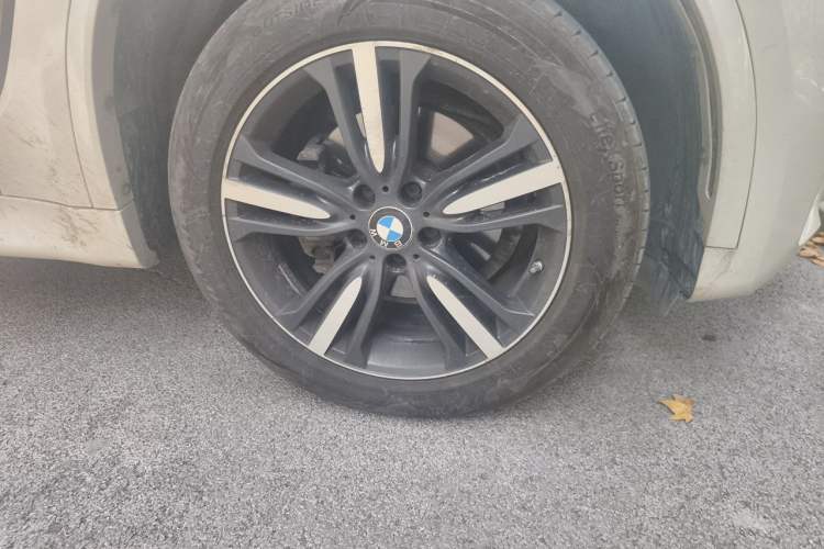 Used BMW X5 2015 xDrive28i Right Front Wheel Hub
