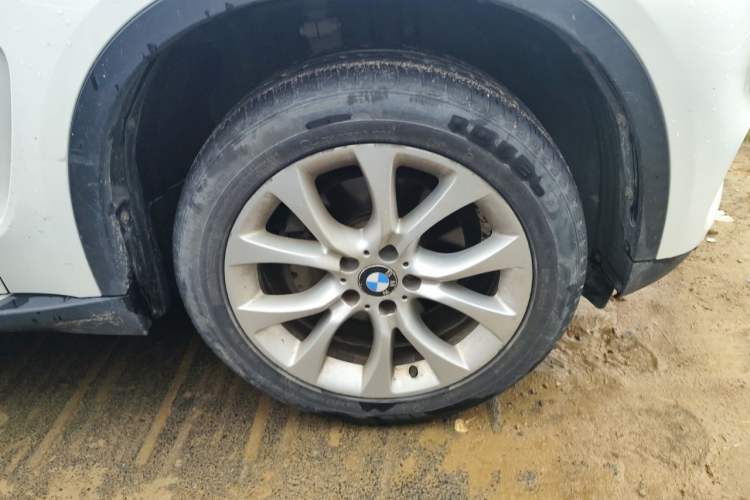 Used BMW X5 2015 xDrive28i Right Front Wheel Hub