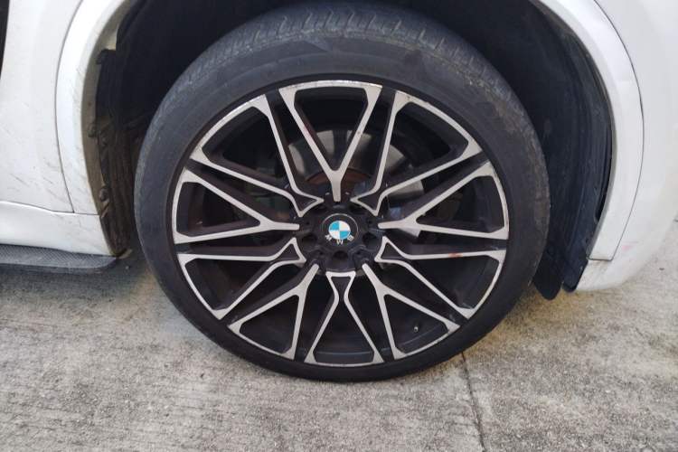 Used BMW X5 2015 xDrive28i Right Front Wheel Hub