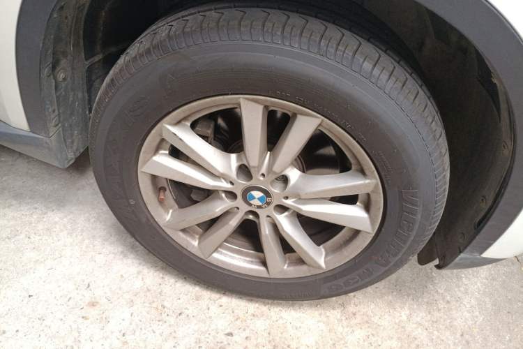 Used BMW X5 2015 xDrive28i Right Front Wheel Hub