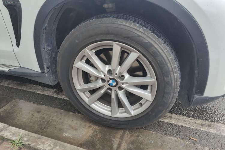 Used BMW X5 2015 xDrive28i Right Front Wheel Hub
