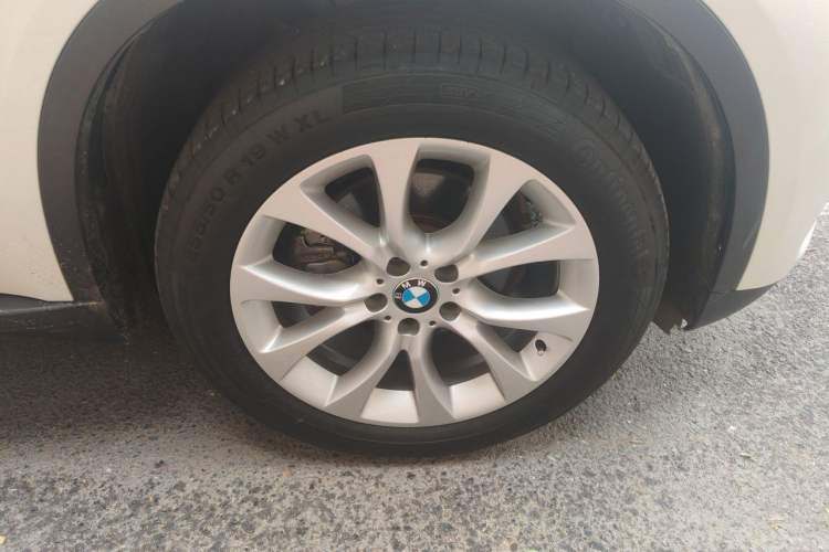 Used BMW X5 2015 xDrive28i Right Front Wheel Hub