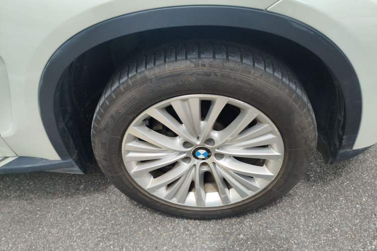 Used BMW X5 2015 xDrive28i Right Front Wheel Hub