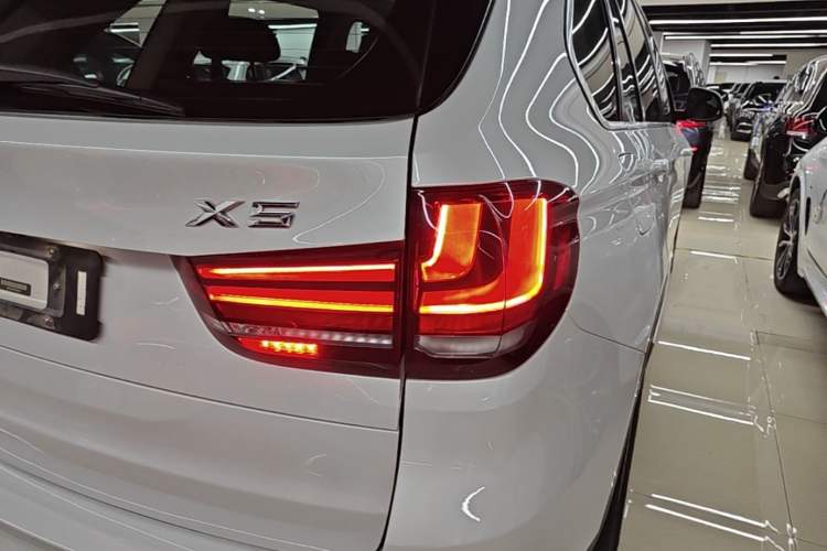 Used BMW X5 2015 xDrive28i Right Rear Taillight