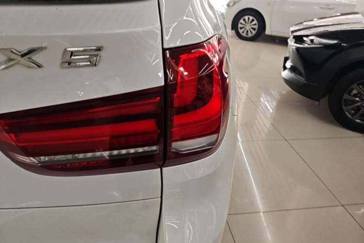 Used BMW X5 2015 xDrive28i Right Rear Taillight