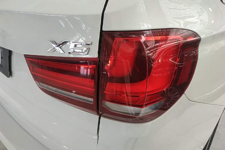 Used BMW X5 2015 xDrive28i Right Rear Taillight