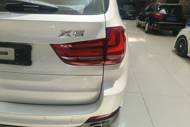 Used BMW X5 2015 xDrive28i Right Rear Taillight