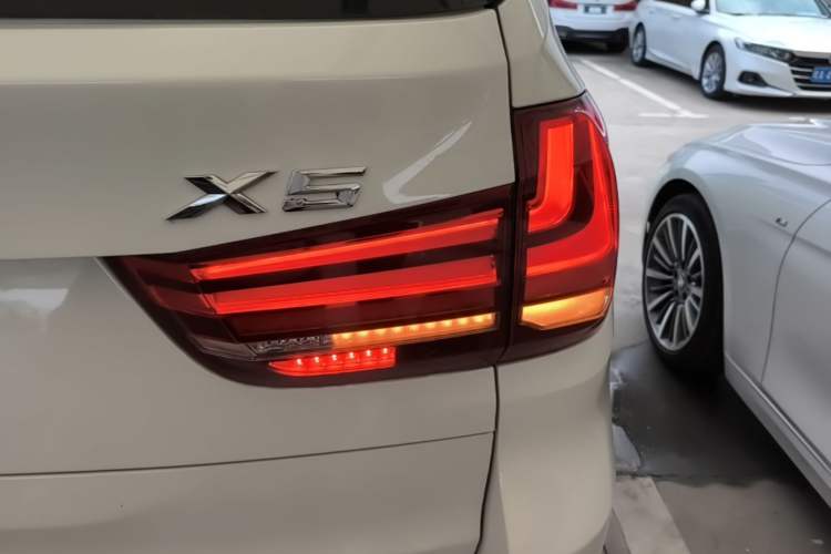 Used BMW X5 2015 xDrive35i U.S. specification Right Rear Taillight