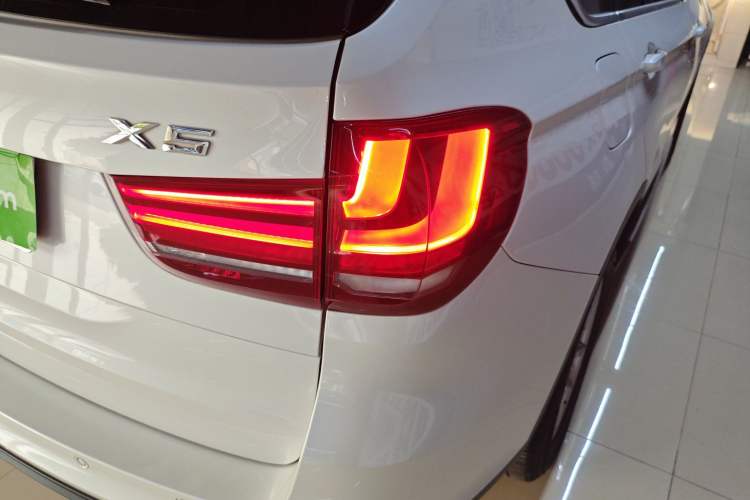 Used BMW X5 2015 xDrive28i Right Rear Taillight
