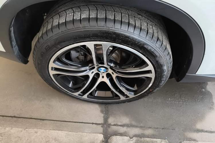 Used BMW X5 2015 xDrive35i U.S. specification Right Rear Wheel Hub