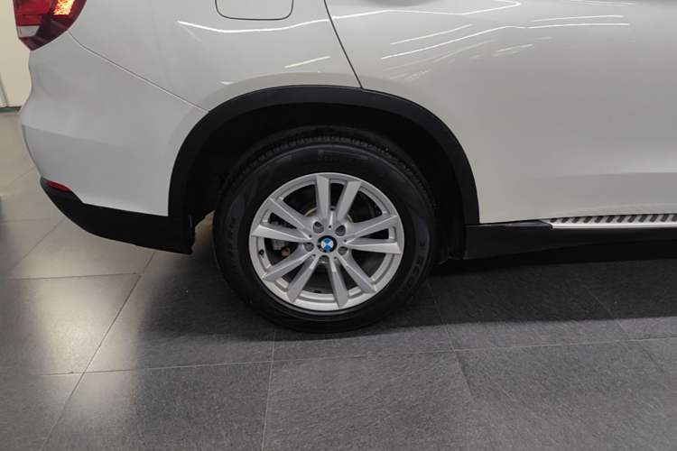 Used BMW X5 2015 xDrive28i Right Rear Wheel Hub