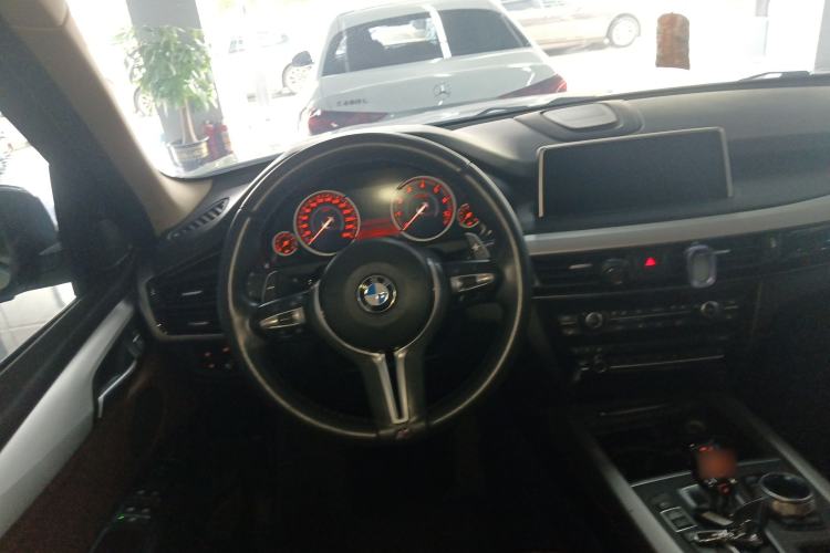 Used BMW X5 2015 xDrive35i Middle East version Steering Wheel