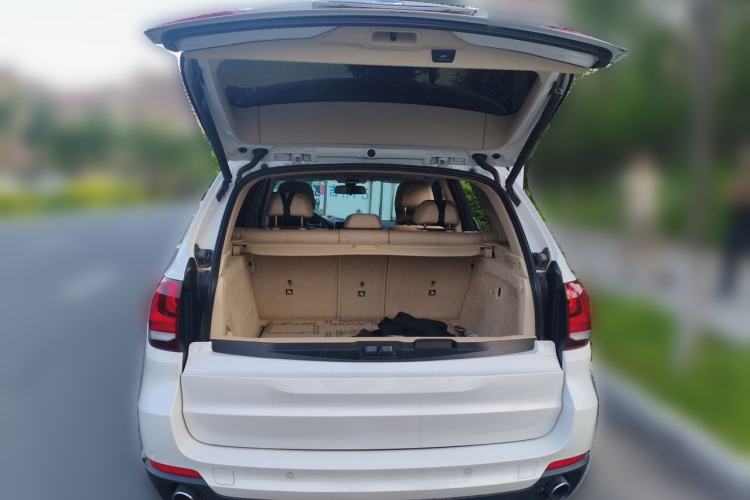 Used BMW X5  Trunk