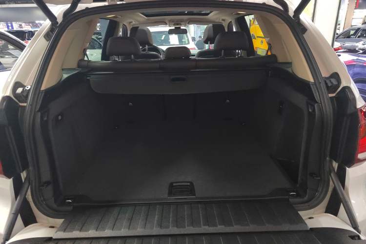 Used BMW X5 2015 xDrive28i Trunk