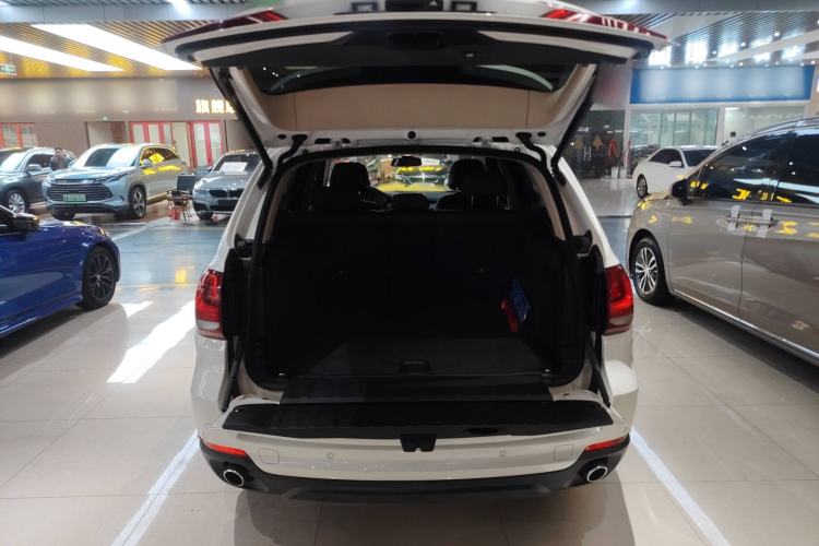 Used BMW X5 2015 xDrive28i Trunk