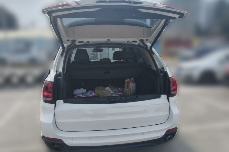 Used BMW X5 2015 xDrive28i Trunk