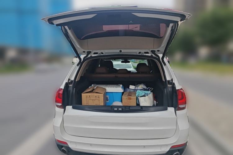 Used BMW X5 2015 xDrive28i Trunk