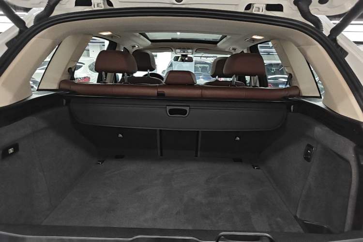 Used BMW X5 2015 xDrive28i Trunk