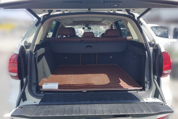 Used BMW X5 2015 xDrive28i Trunk