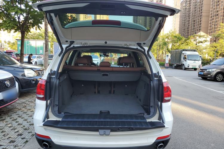 Used BMW X5 2015 xDrive35i U.S. specification Trunk