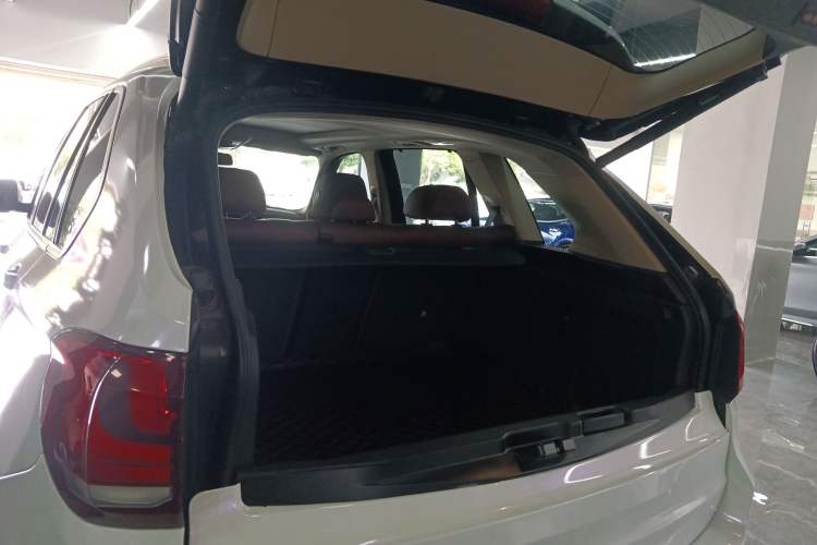 Used BMW X5 2015 xDrive35i Middle East version Trunk