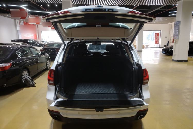Used BMW X5 2015 xDrive28i Trunk
