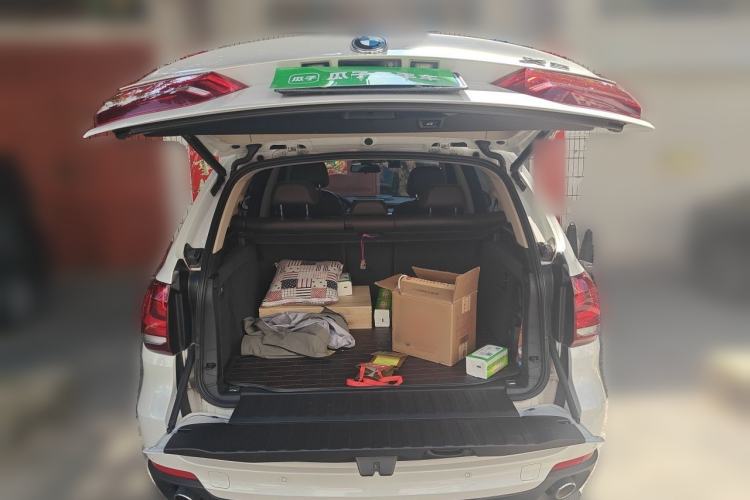 Used BMW X5 2015 xDrive28i Trunk