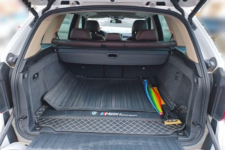 Used BMW X5 2015 xDrive28i Trunk