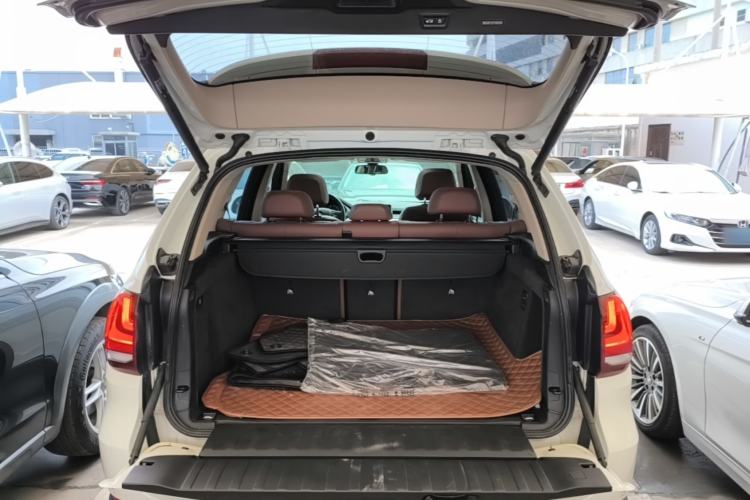 Used BMW X5 2015 xDrive35i U.S. specification Trunk