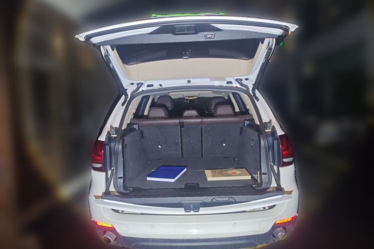 Used BMW X5 2015 xDrive28i Trunk