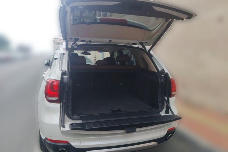 Used BMW X5 2015 xDrive28i Trunk